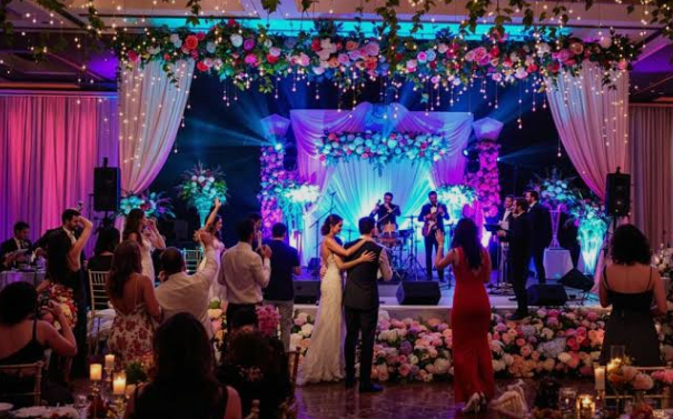 Hiring a Live Band to Play at Your Wedding Is a Great Idea
