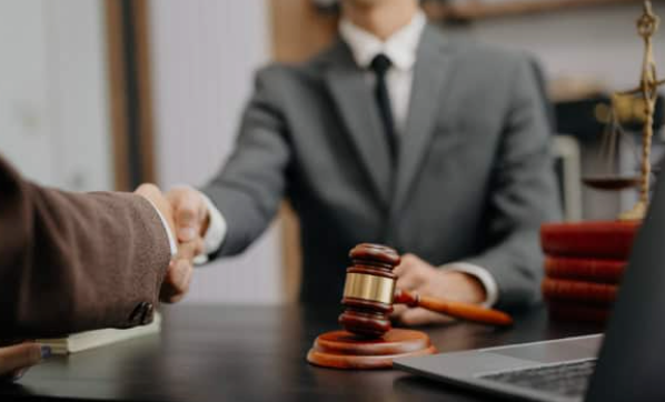 How Do You Find the Right Defense Attorney?
